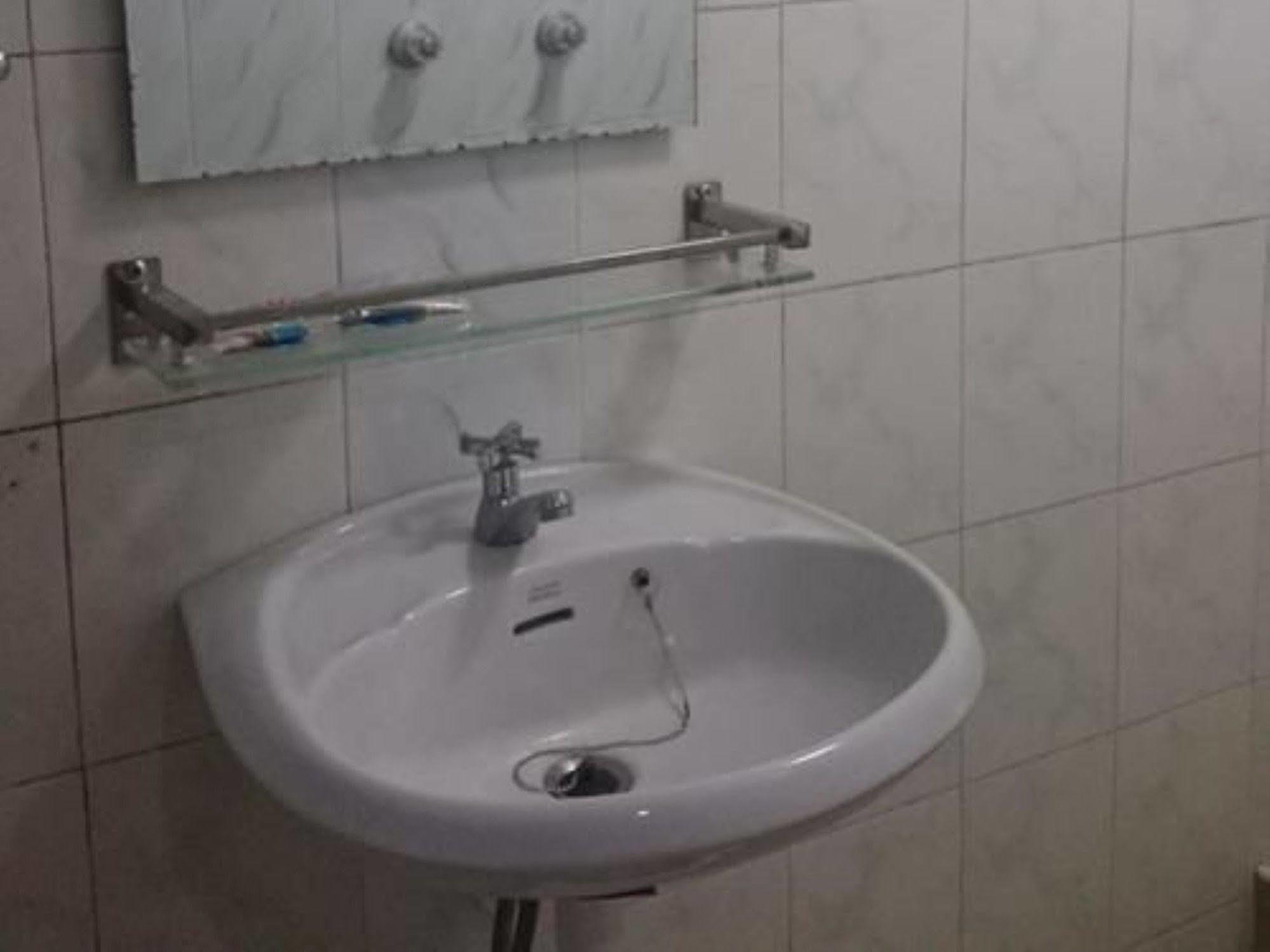 Silver Moon Hotel Yangon Ngoại thất bức ảnh
