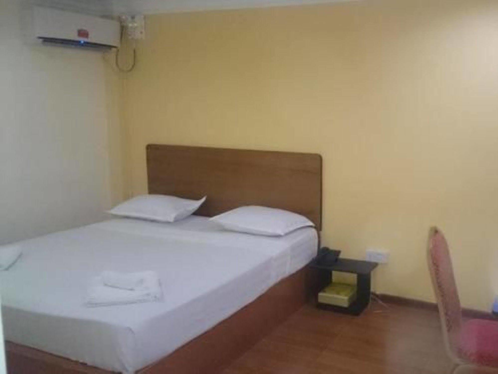 Silver Moon Hotel Yangon Ngoại thất bức ảnh