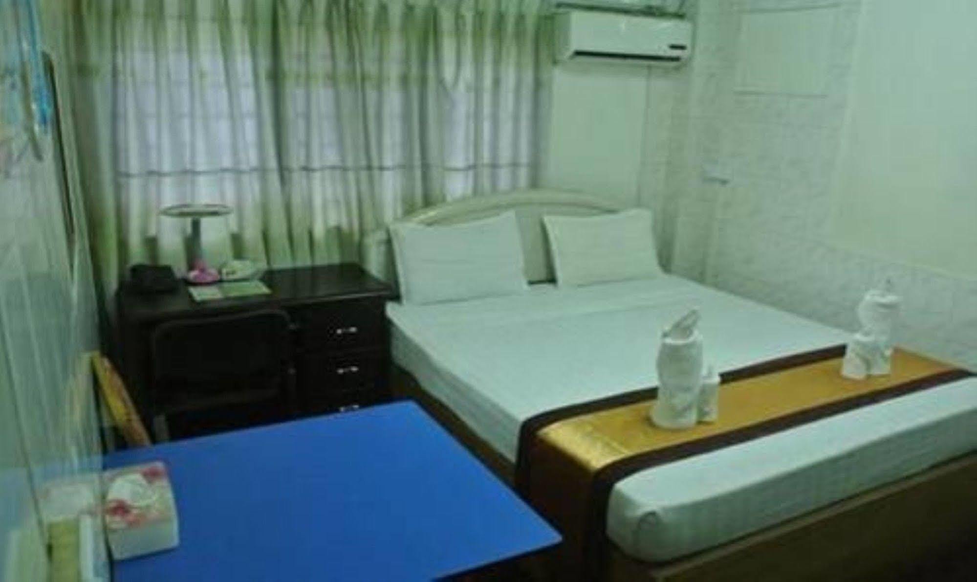 Silver Moon Hotel Yangon Ngoại thất bức ảnh