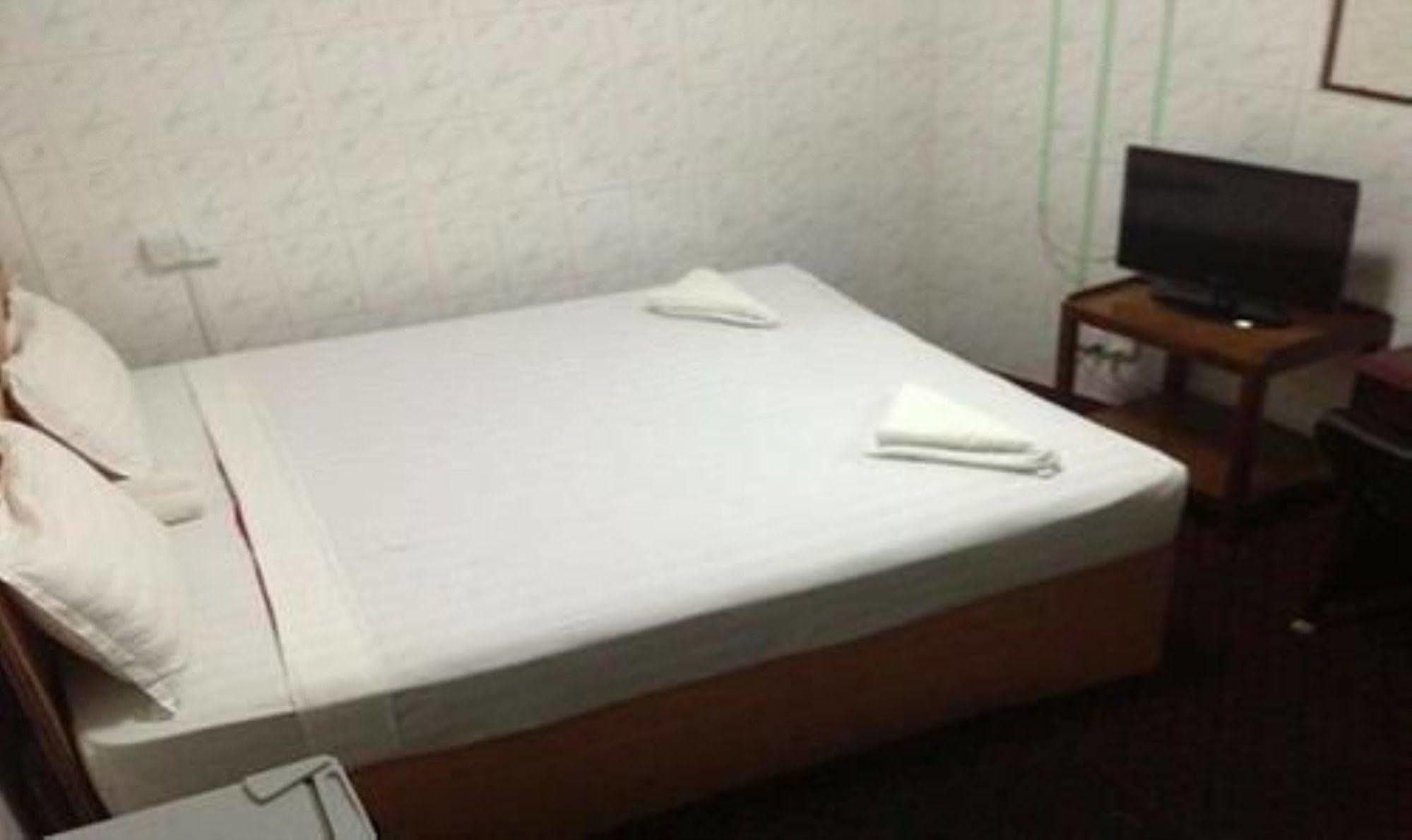 Silver Moon Hotel Yangon Ngoại thất bức ảnh