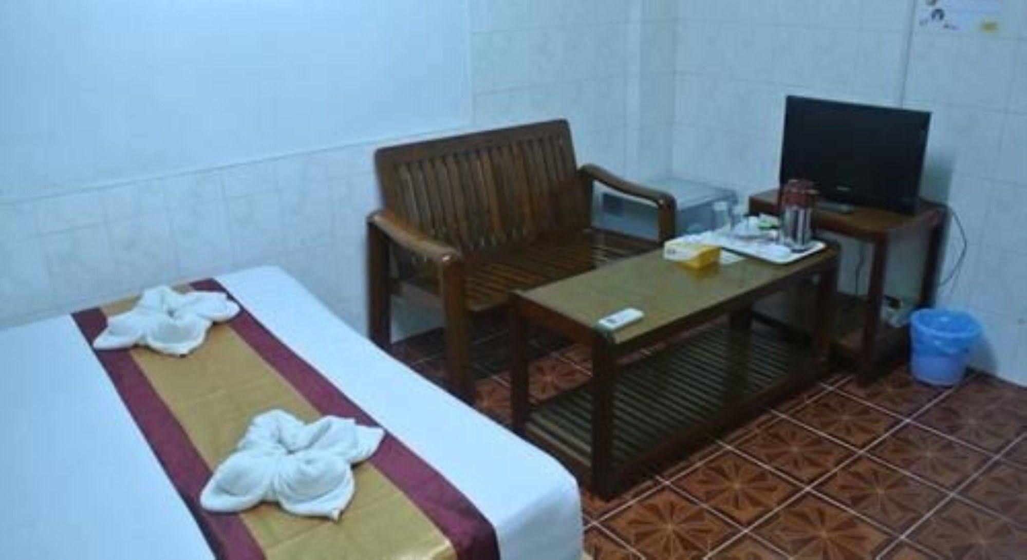 Silver Moon Hotel Yangon Ngoại thất bức ảnh